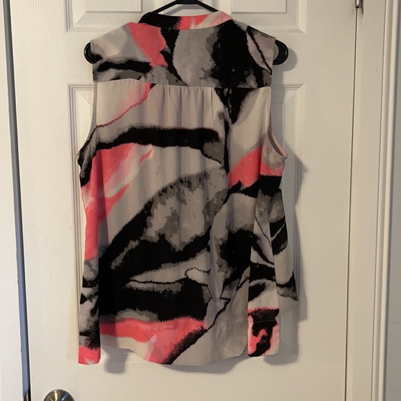 Sleeveless Blouse - Picture 3 of 3